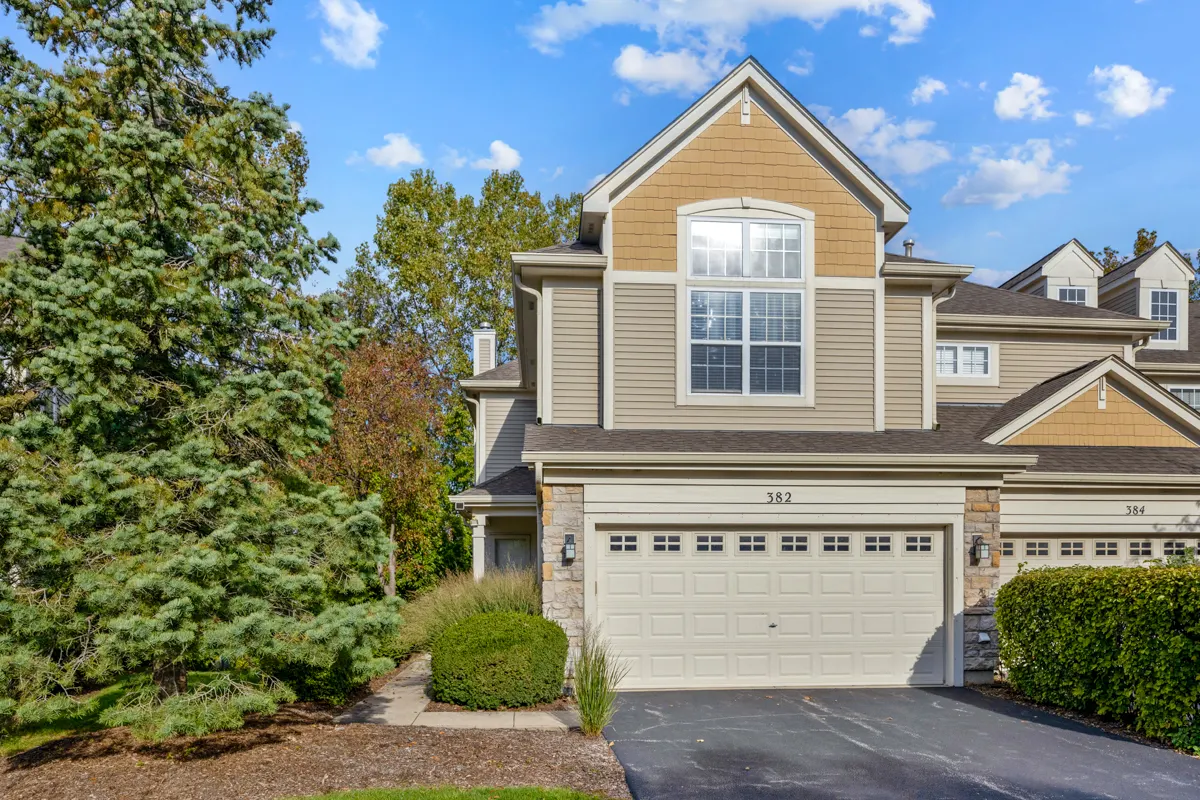 382 Vaughn Circle IL