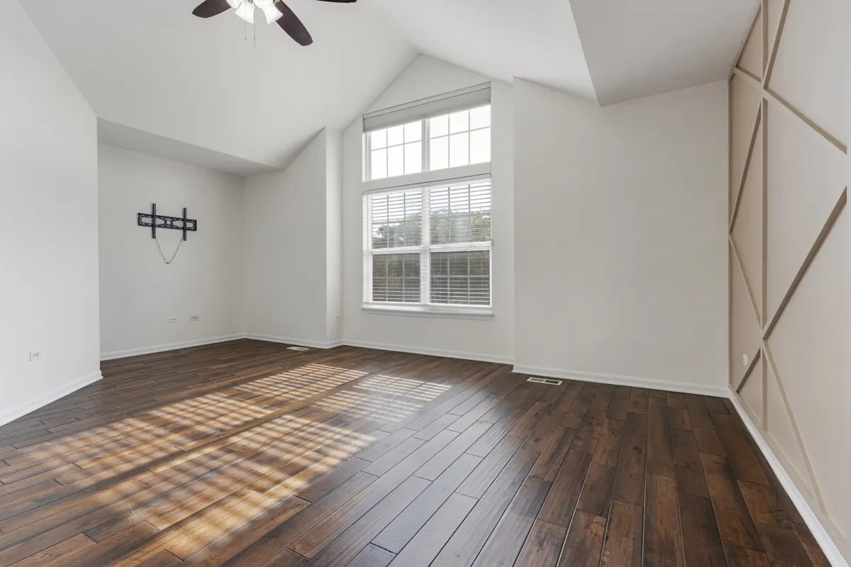 382 Vaughn Circle IL