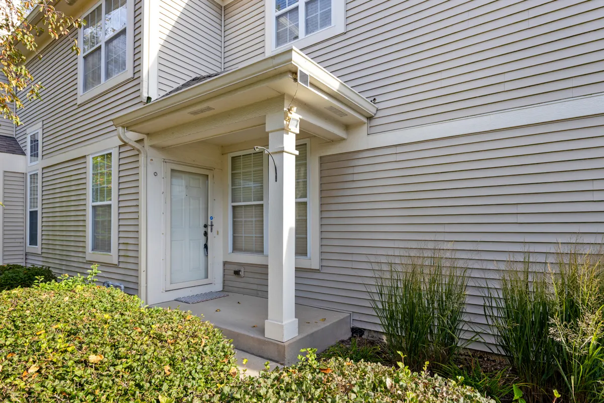 382 Vaughn Circle IL