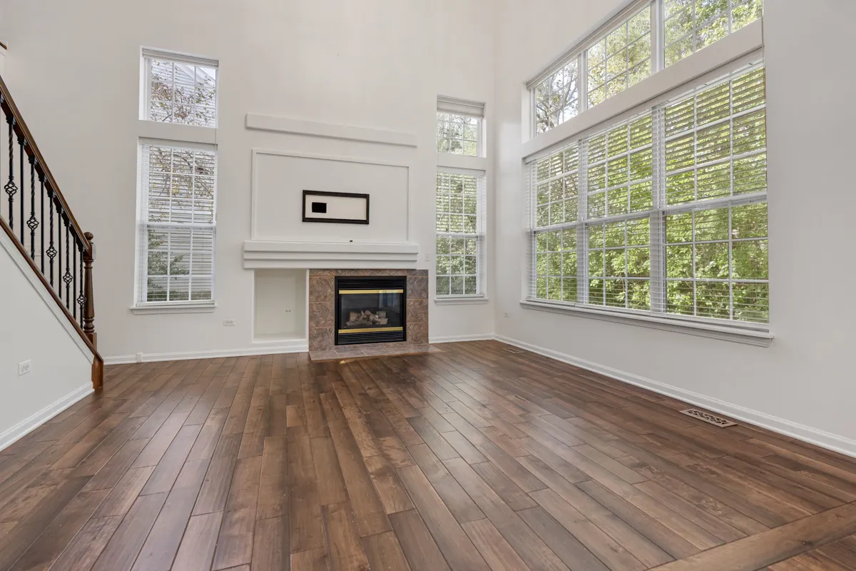 382 Vaughn Circle IL