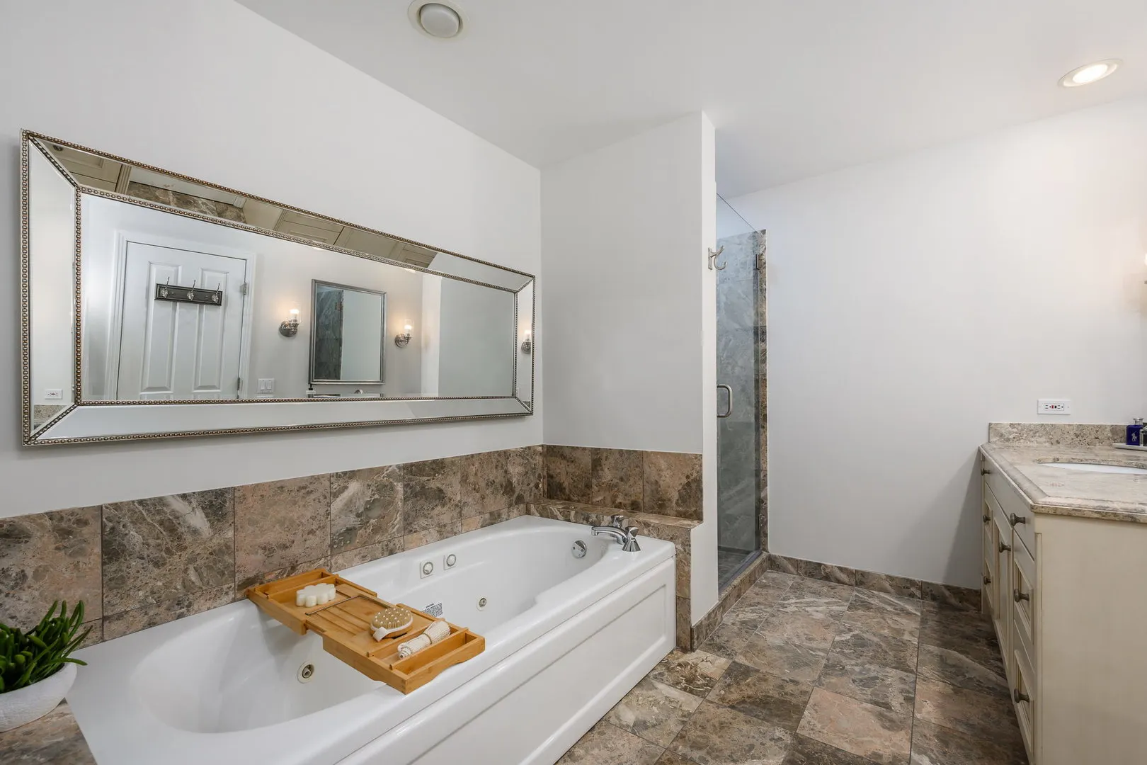 1414 N Wells Street IL #406