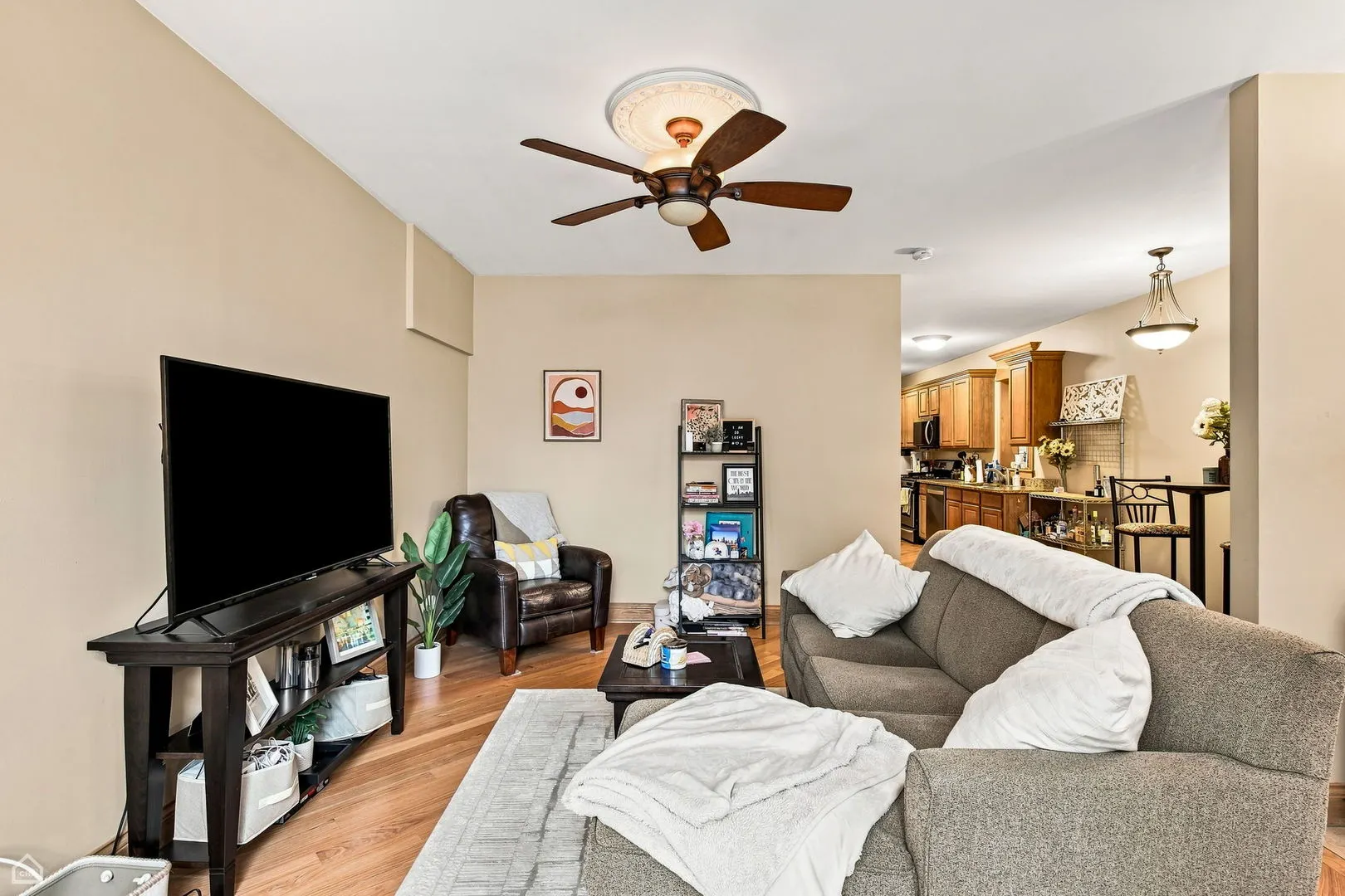 3728 S Emerald Avenue IL