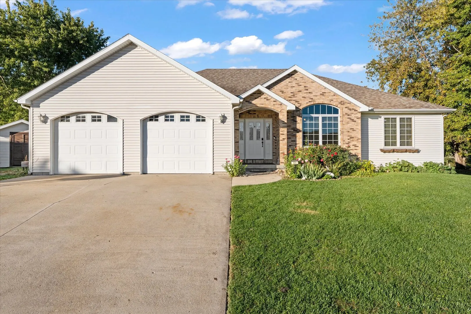 101 Red Bud Court IL