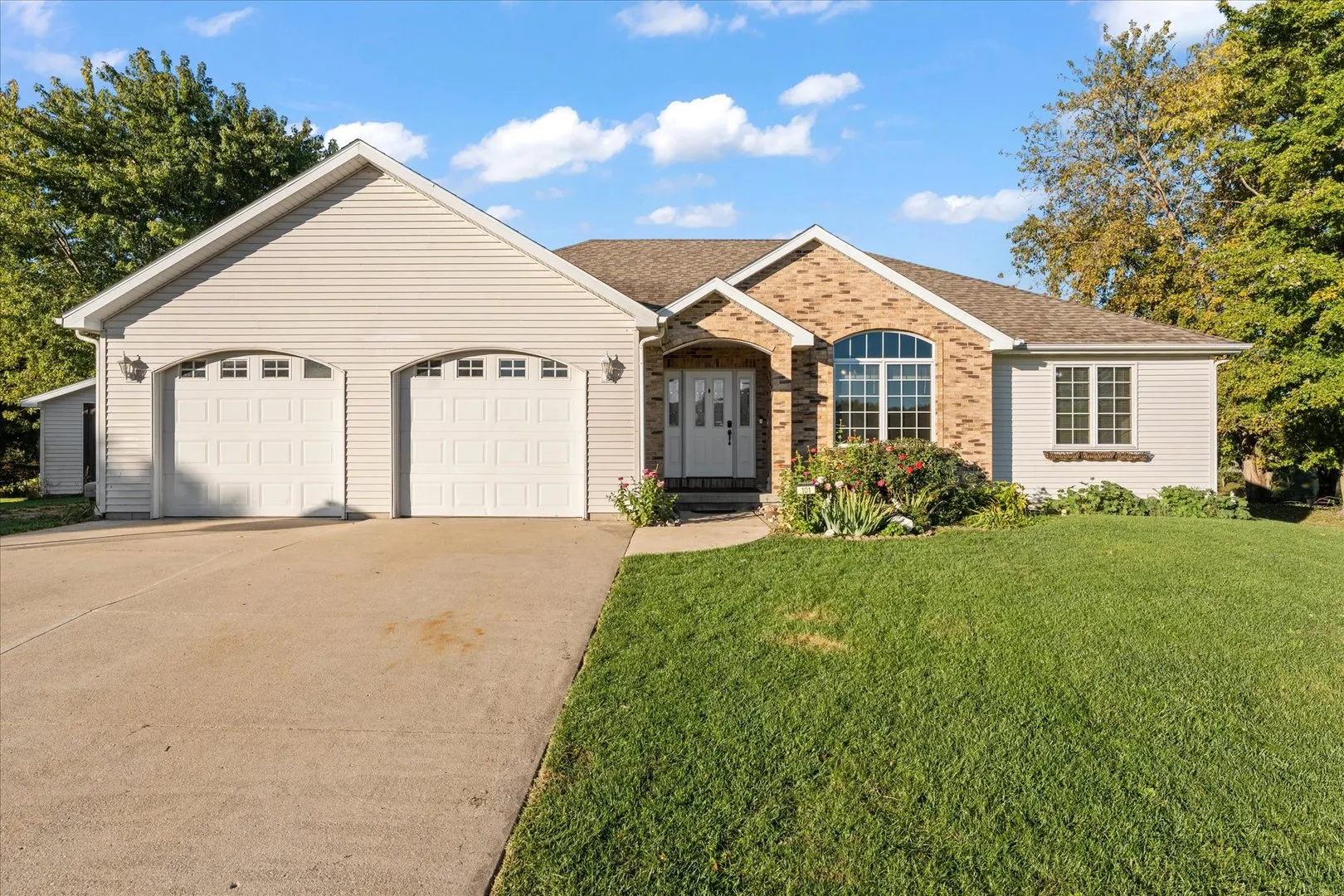 101 Red Bud Court IL