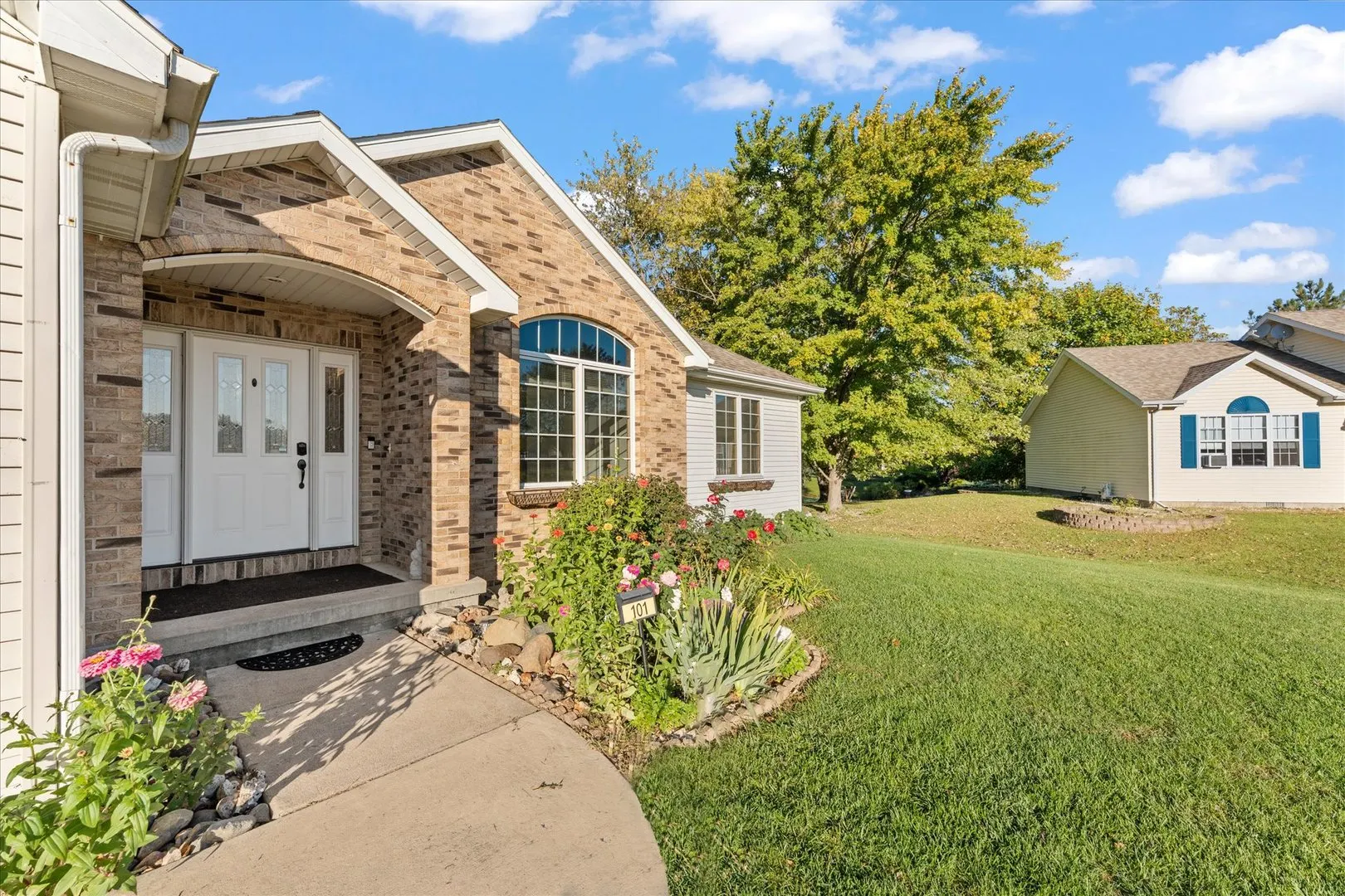 101 Red Bud Court IL