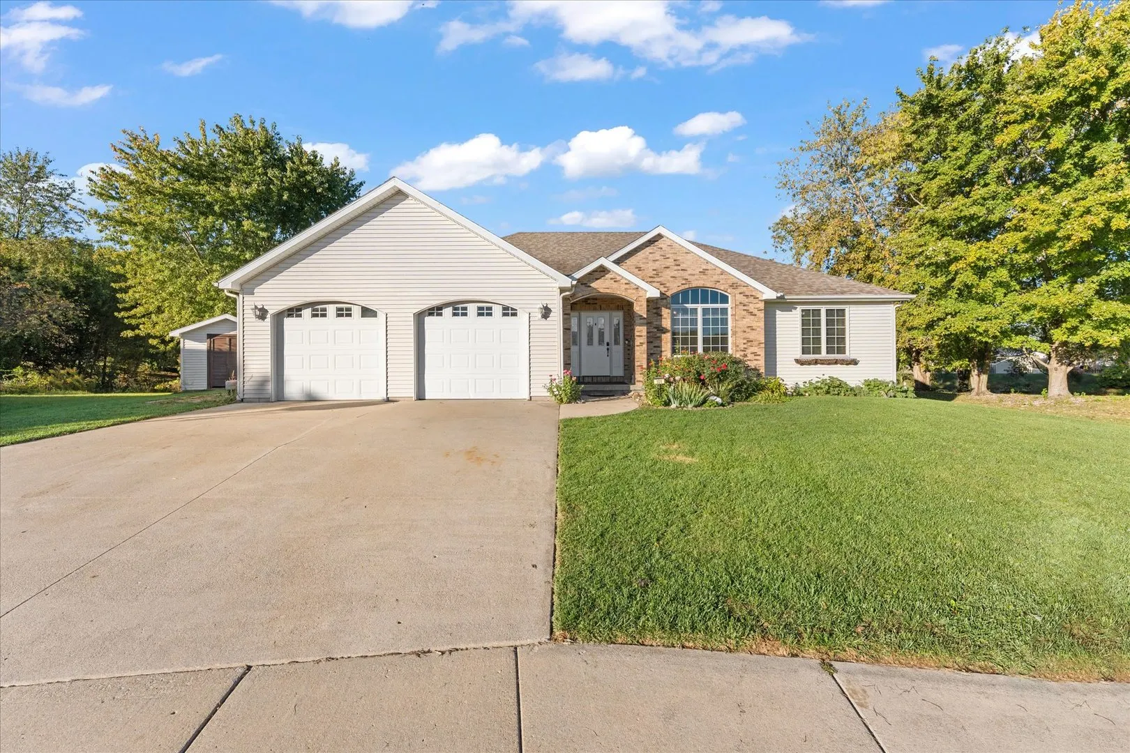 101 Red Bud Court IL