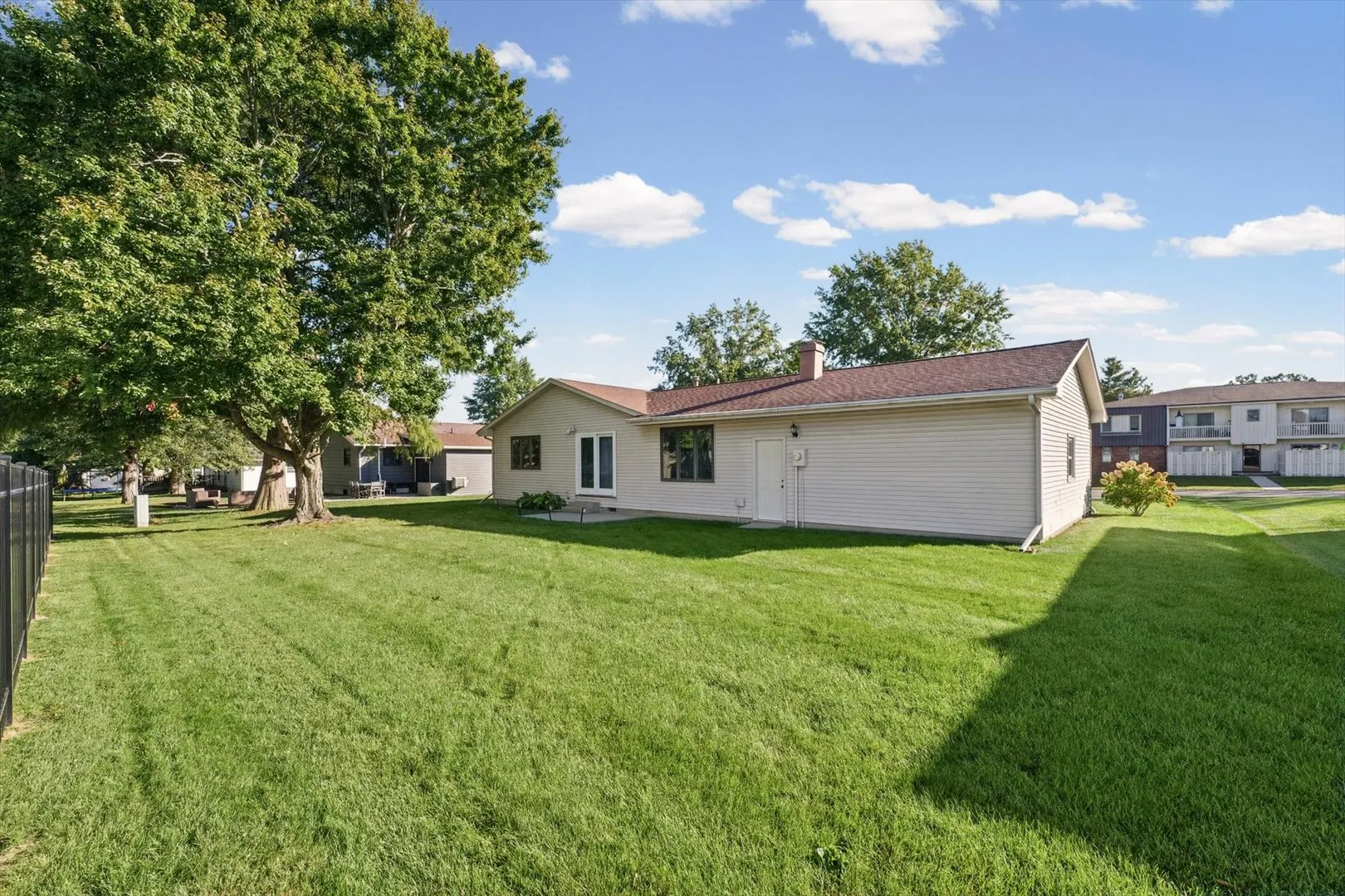104 Surrey Court IL