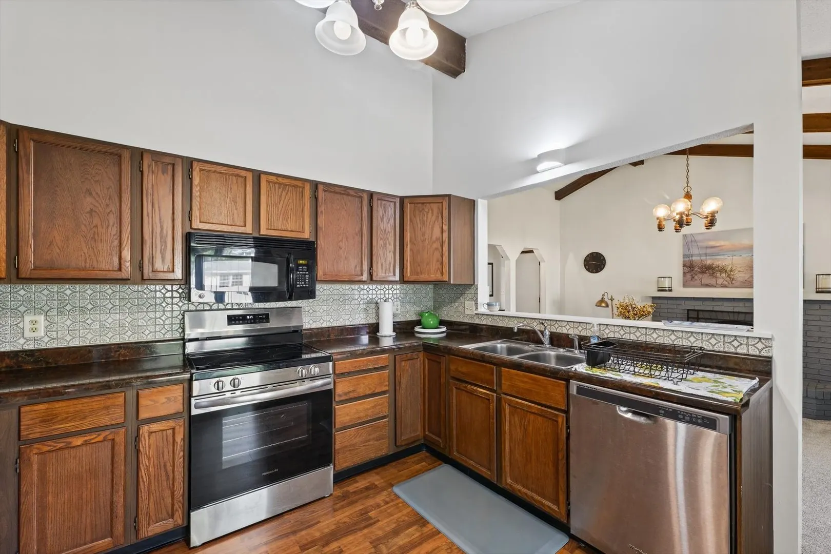 104 Surrey Court IL