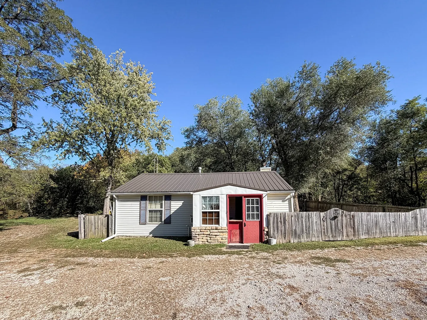 225 E North 6th Street IL