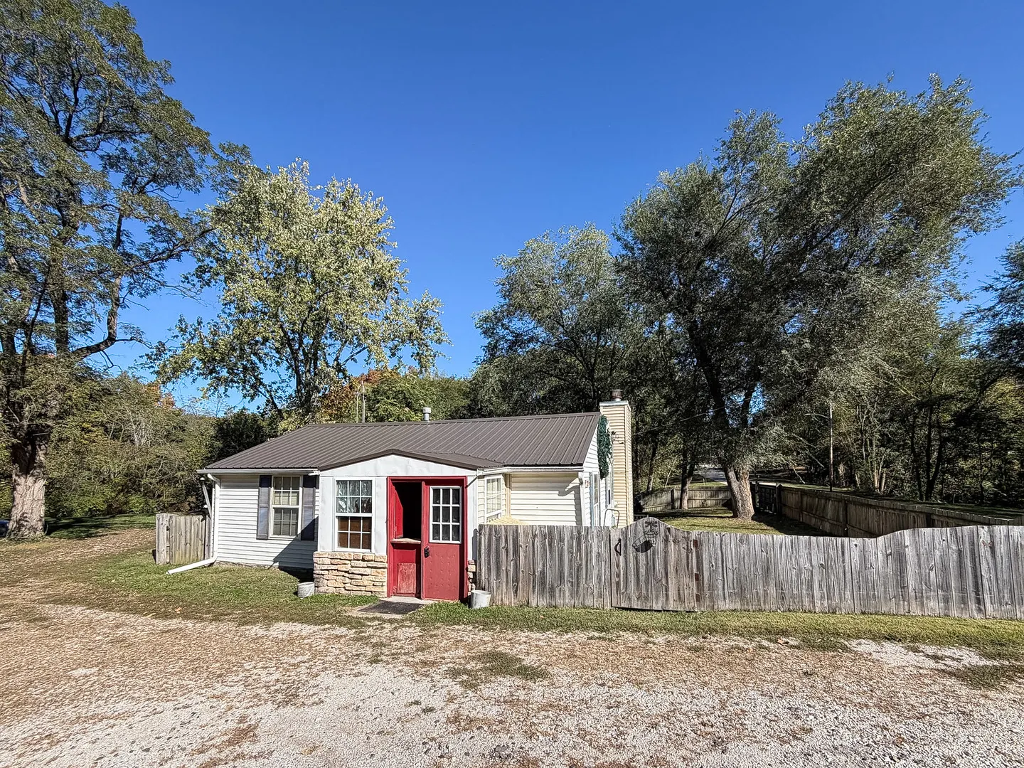 225 E North 6th Street IL