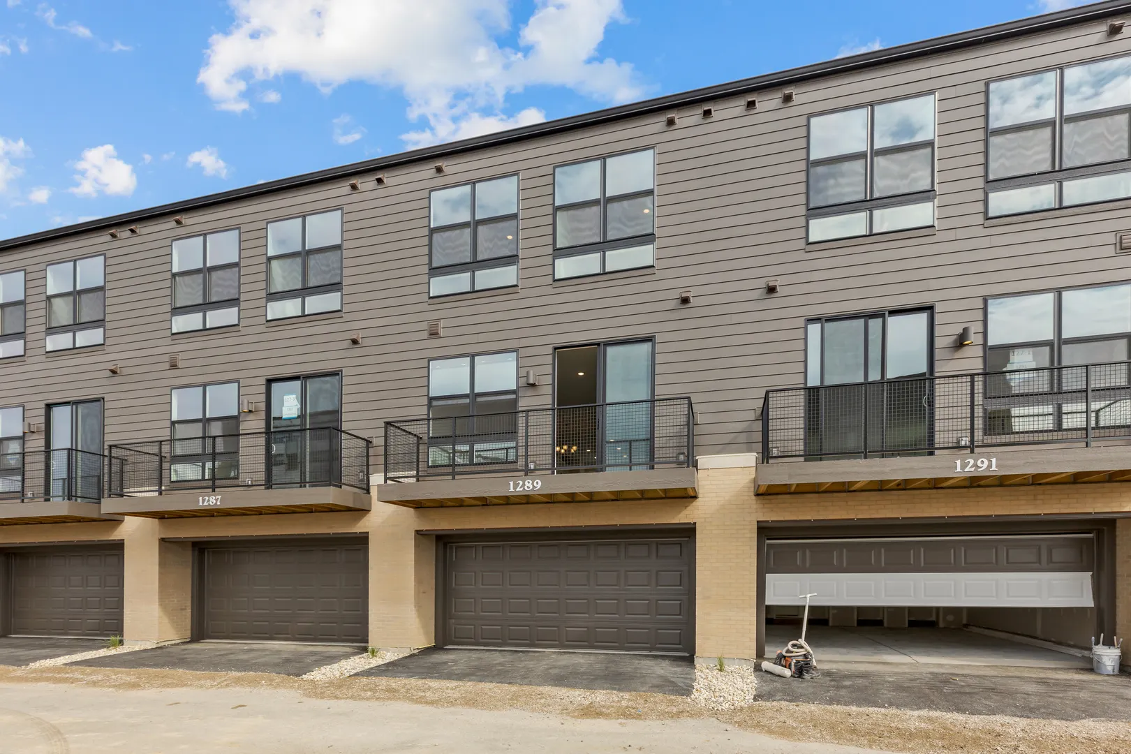 1289 Lakepointe Drive IL