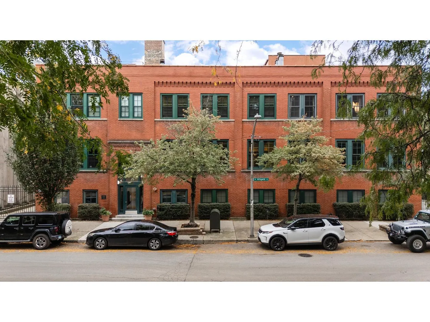 1335 W Altgeld Street IL #3B