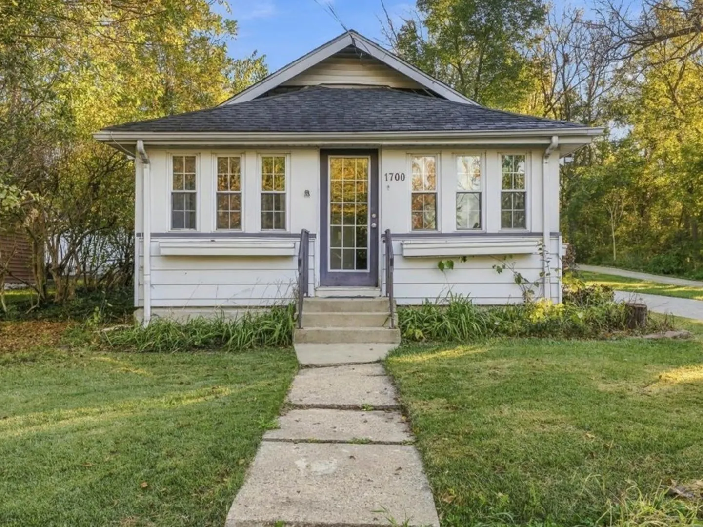1700 Riverside Avenue IL