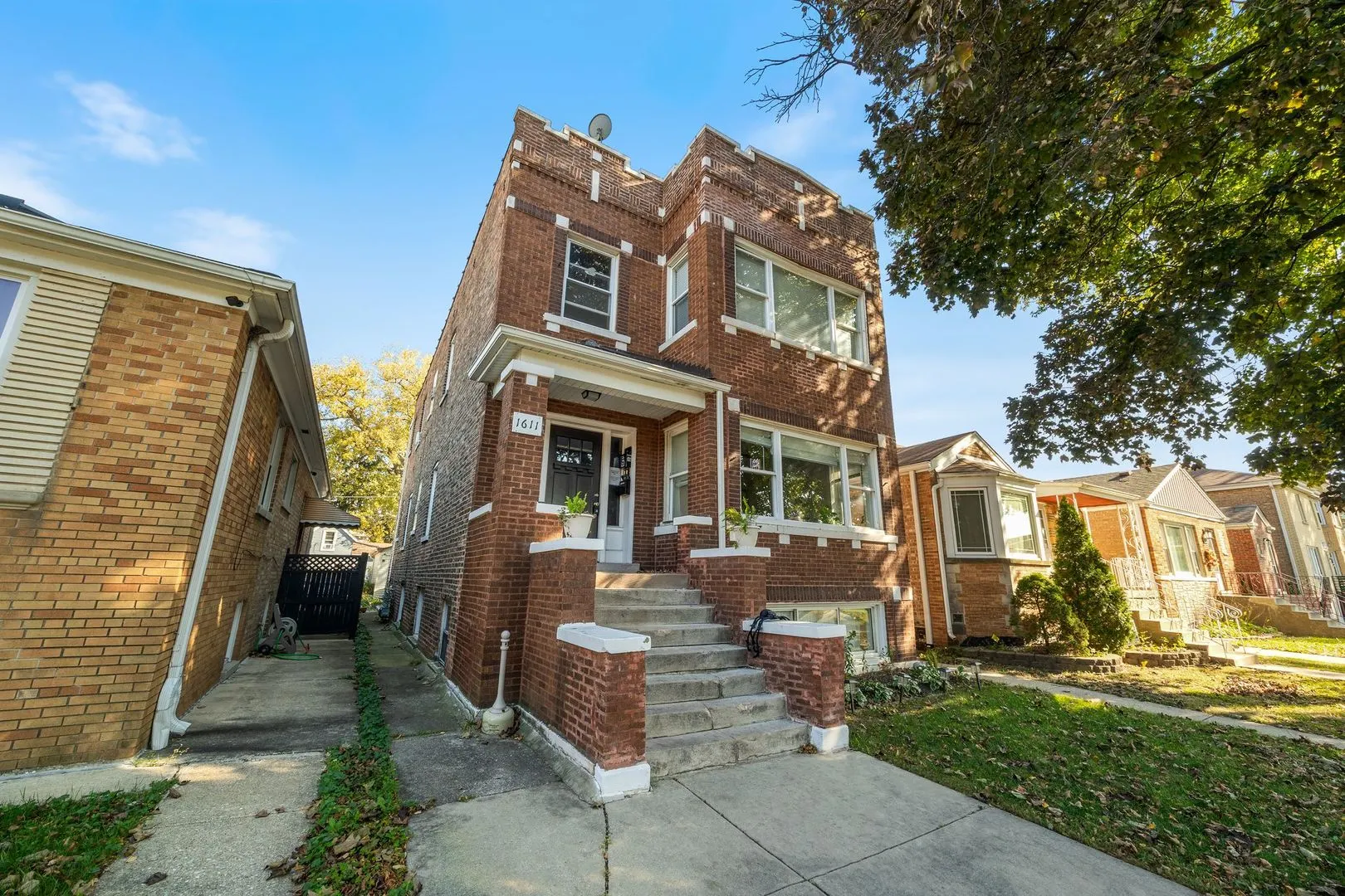 1611 Clarence Avenue IL