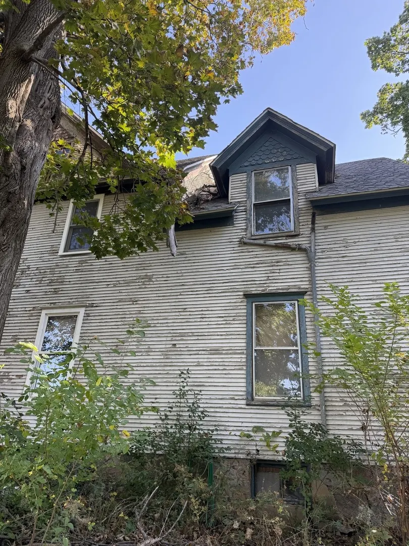 422 E Jackson Street IL