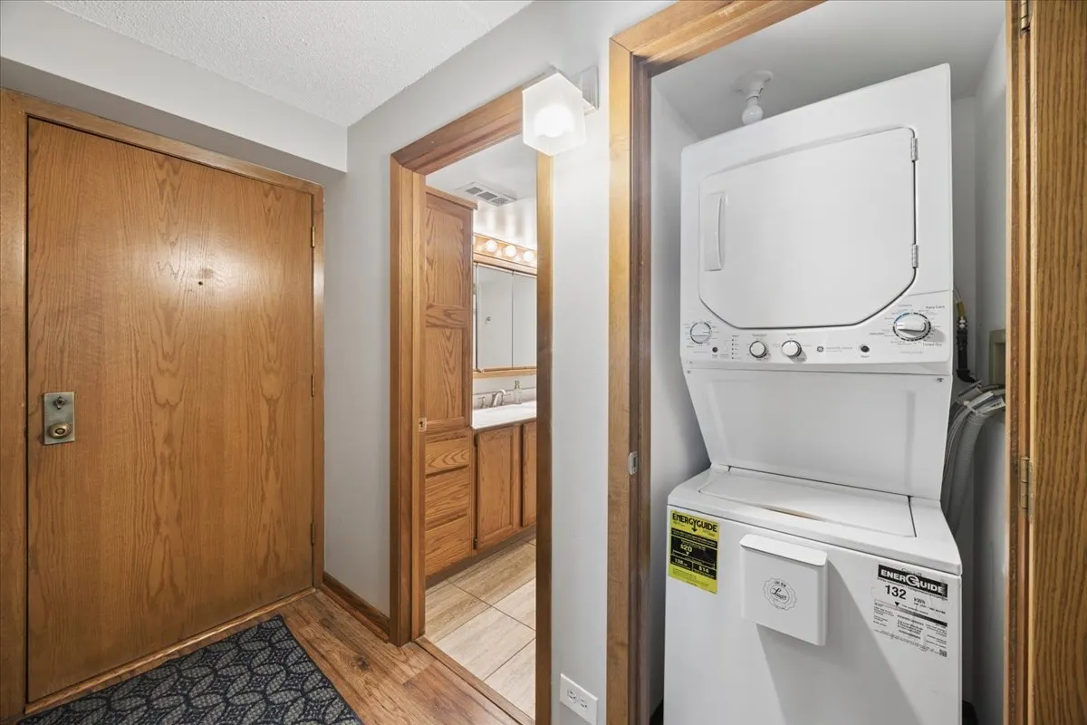 225 E Wing Street IL #201
