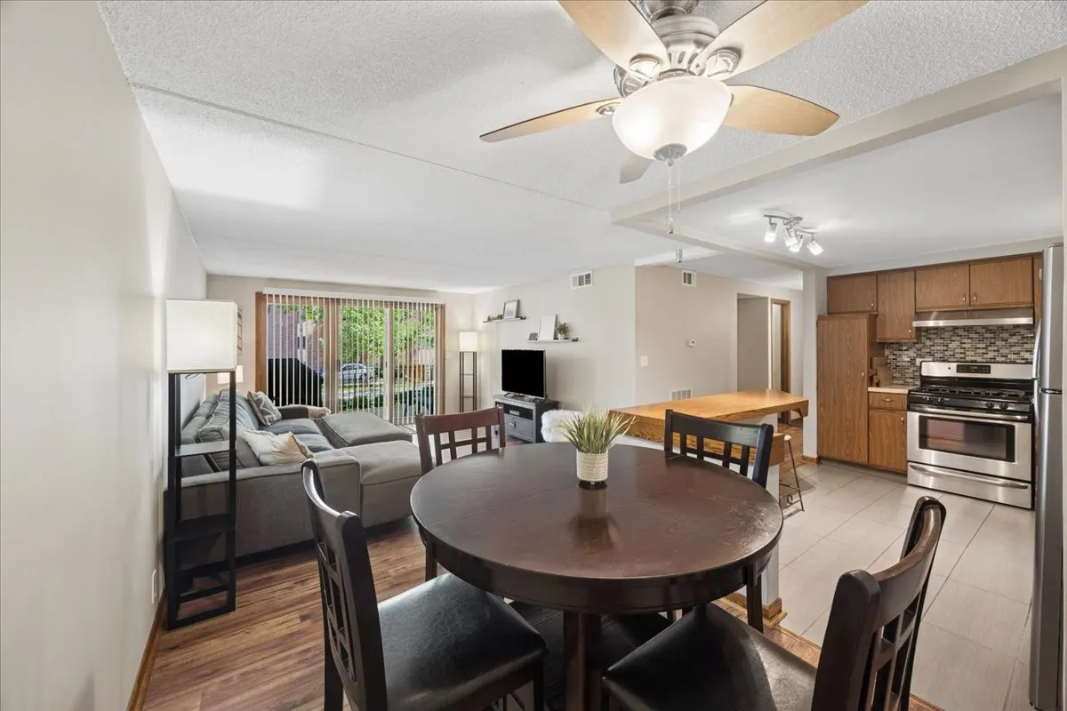 225 E Wing Street IL #201