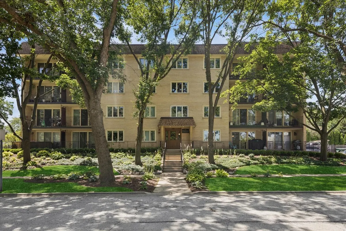 225 E Wing Street IL #201