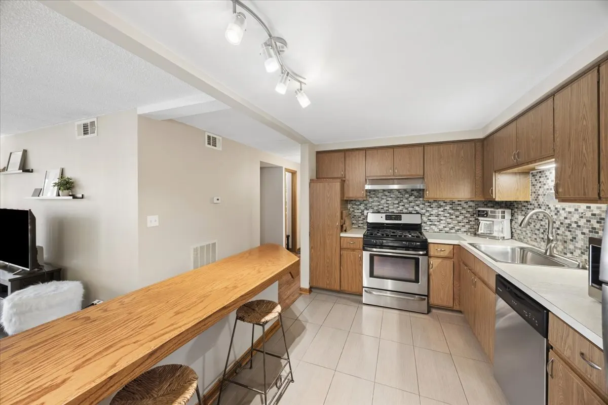 225 E Wing Street IL #201