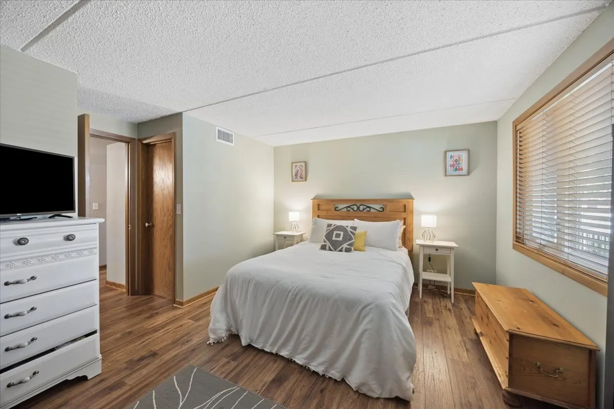 225 E Wing Street IL #201