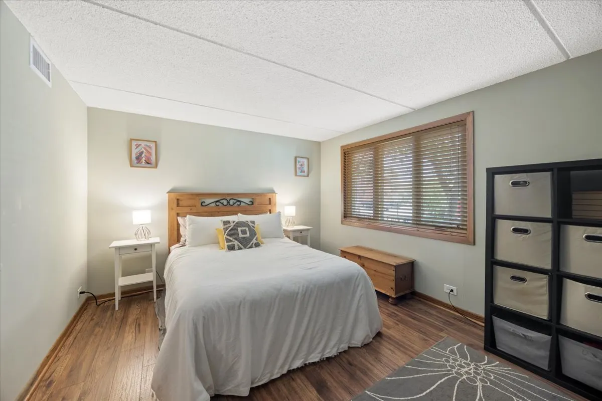 225 E Wing Street IL #201
