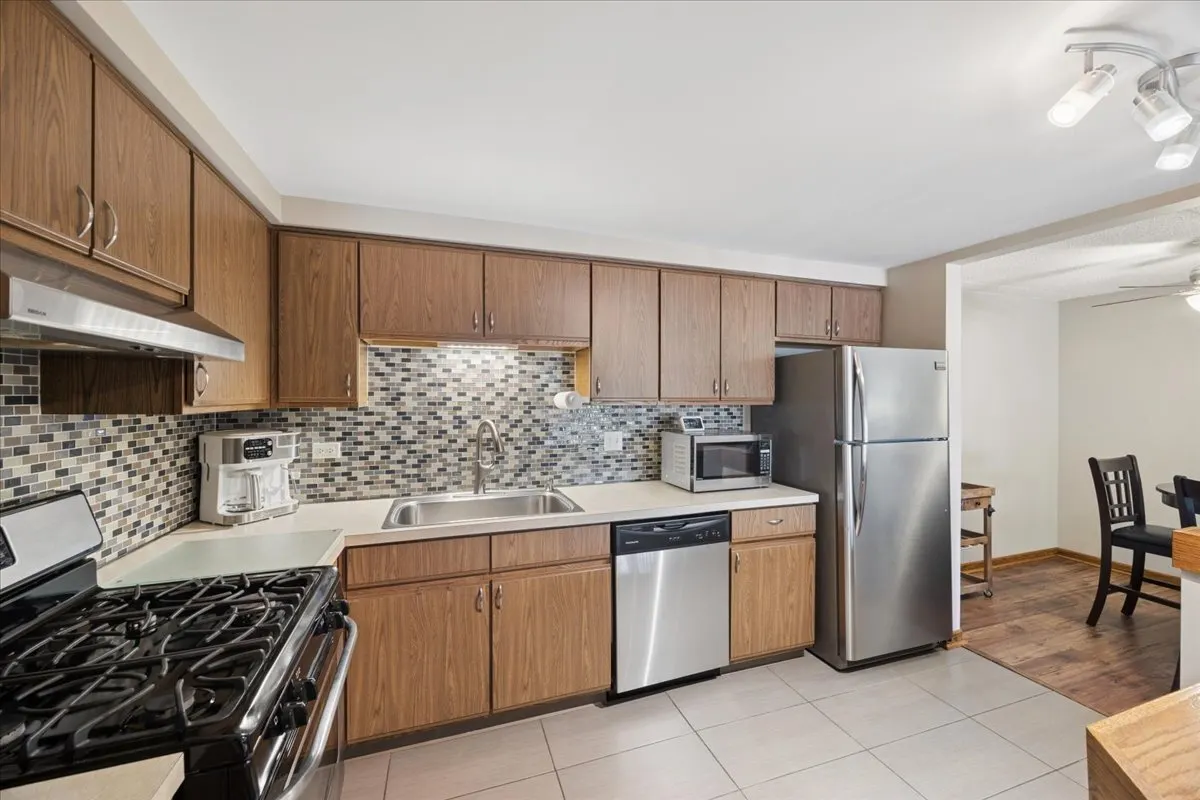 225 E Wing Street IL #201