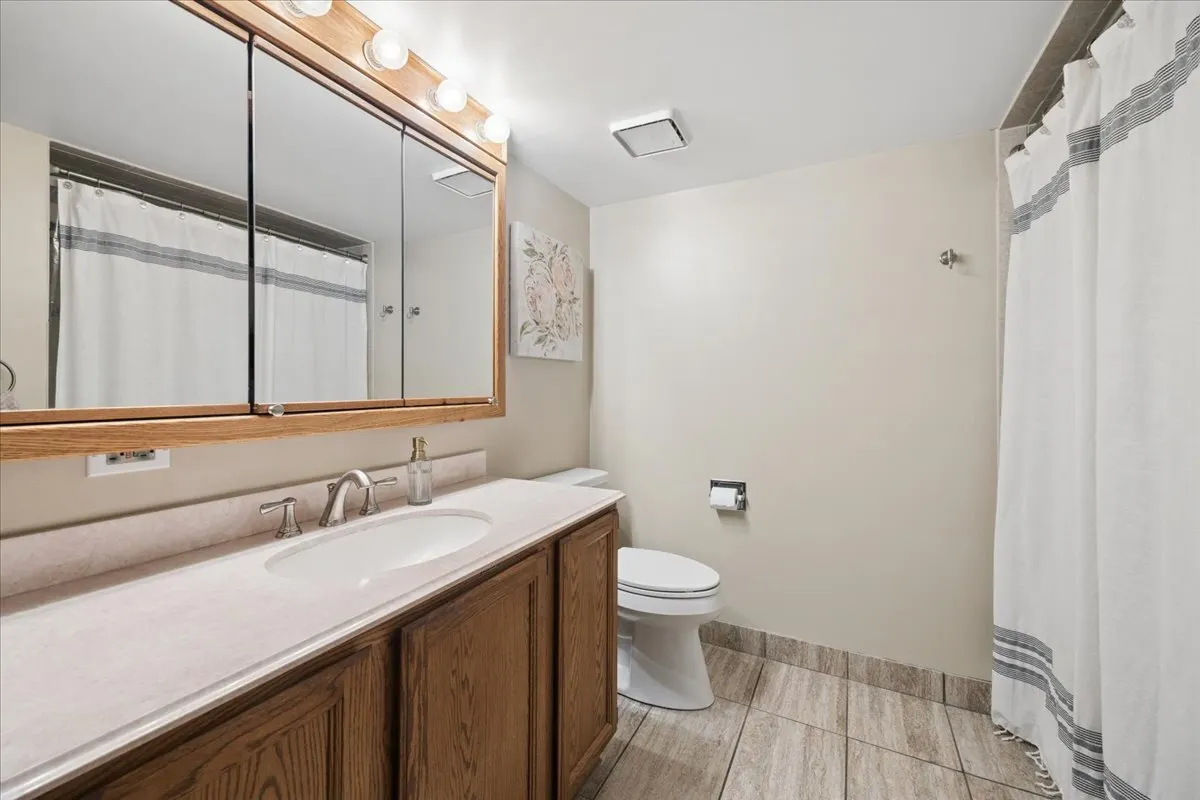 225 E Wing Street IL #201
