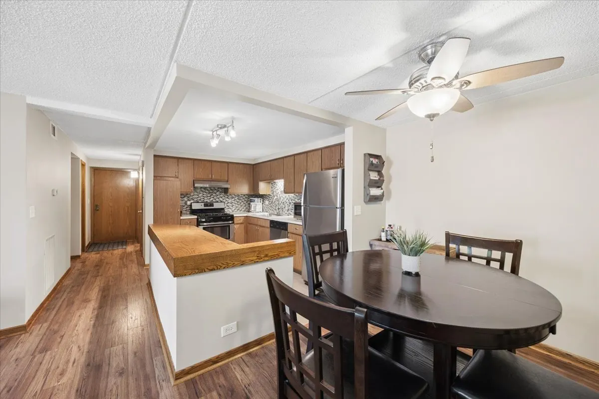 225 E Wing Street IL #201