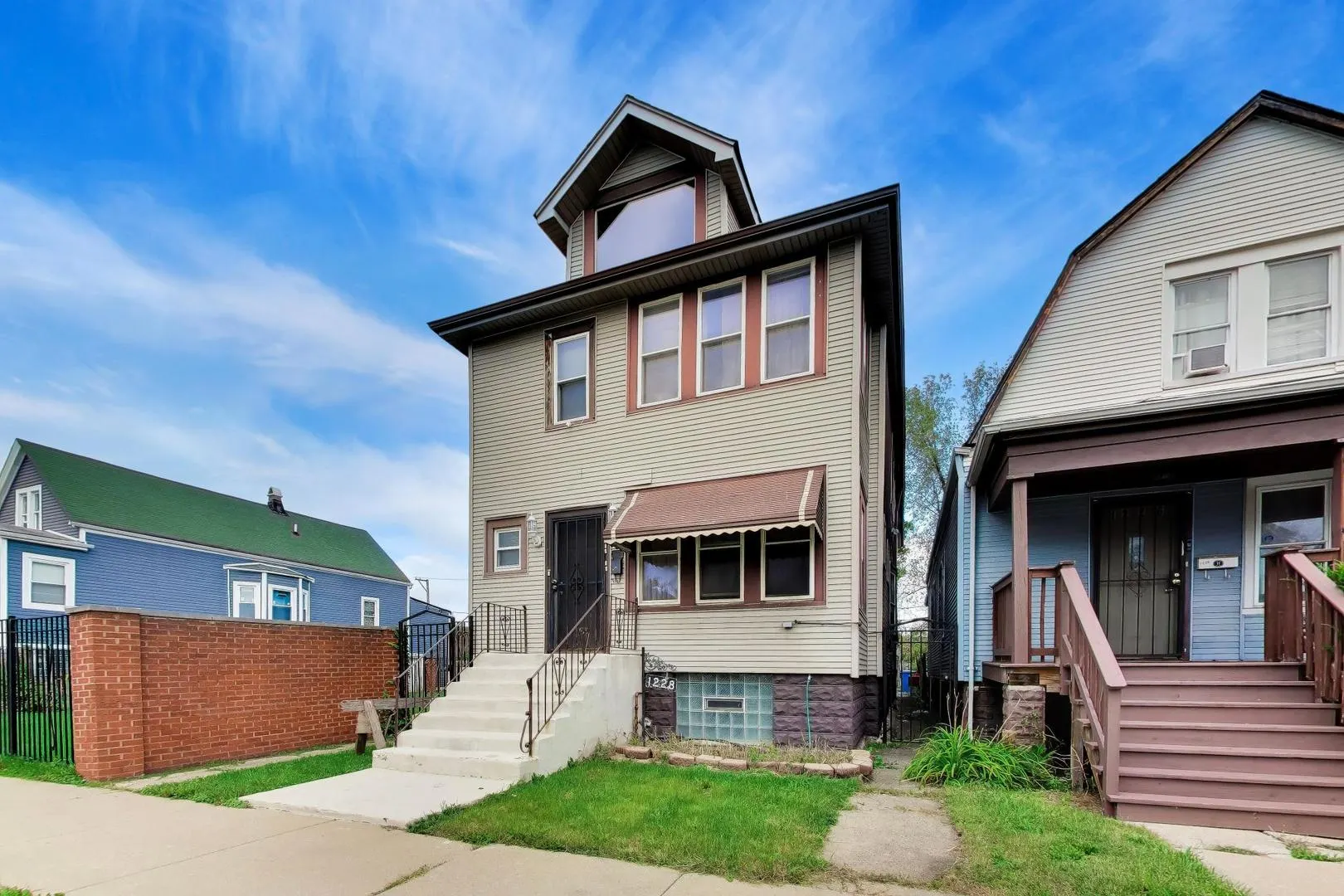 1228 W 74th Place IL