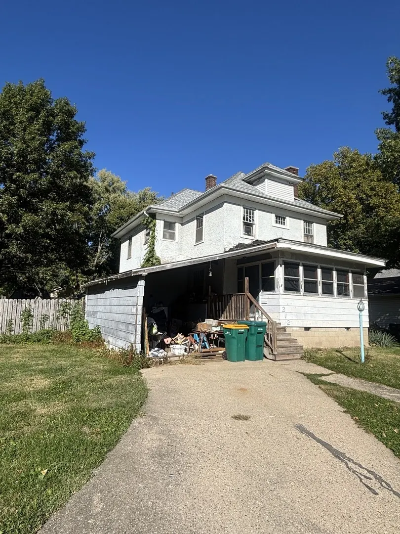 212 W Vine Street IL