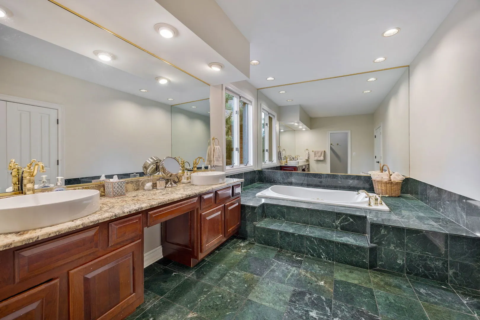 602 Fox Glen Drive IL