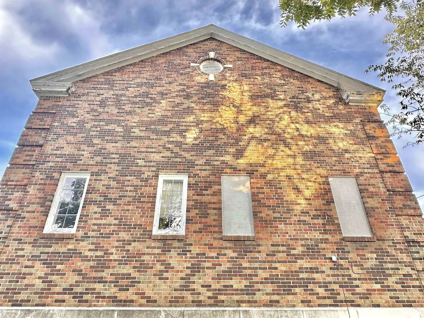 421 E BROADWAY Street IL