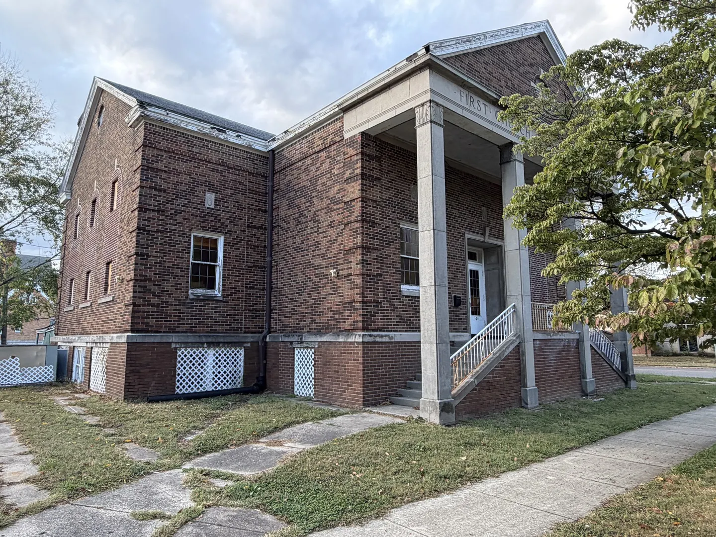 421 E BROADWAY Street IL