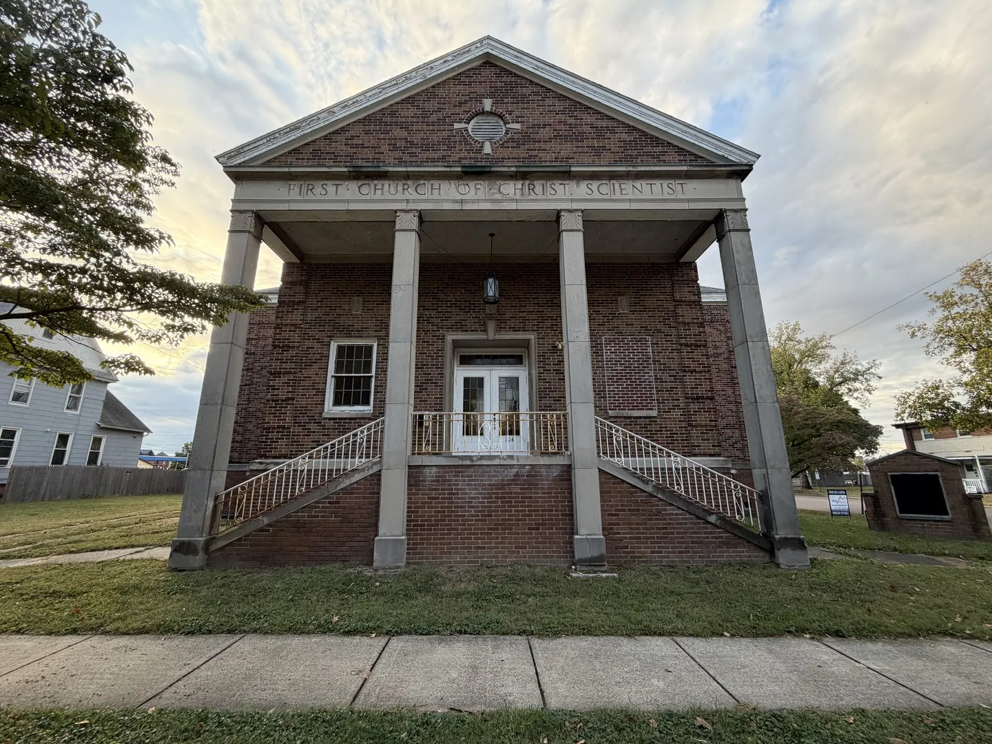 421 E BROADWAY Street IL
