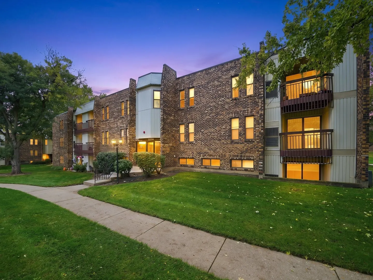 2214 Country Club Drive IL #25c