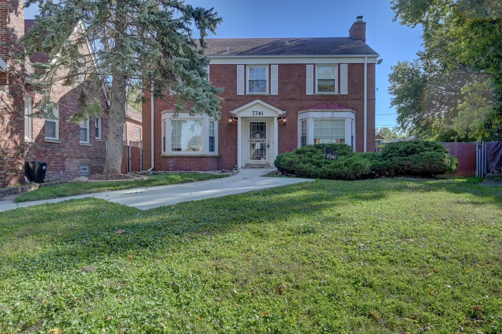 7741 S Paxton Avenue IL