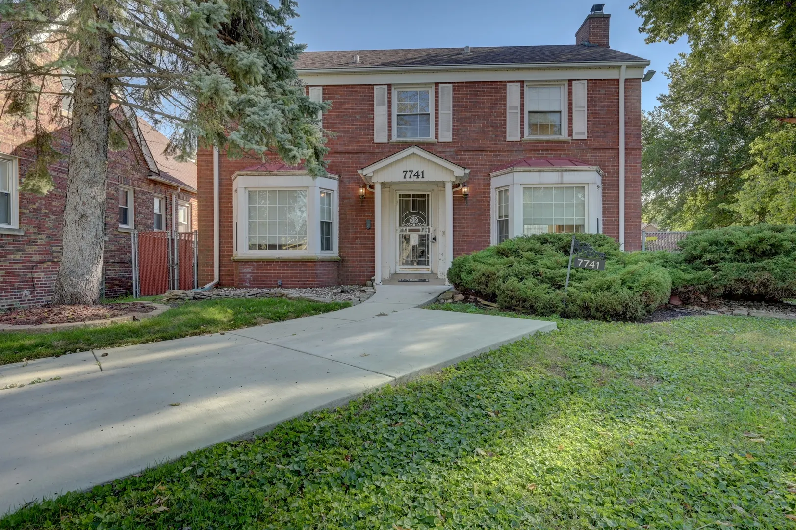 7741 S Paxton Avenue IL