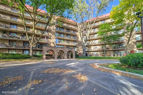 35 S Baybrook Drive IL #114