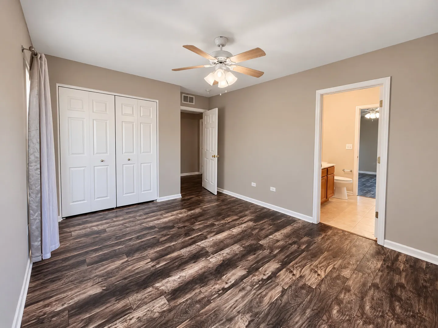 2100 Sunrise Circle IL
