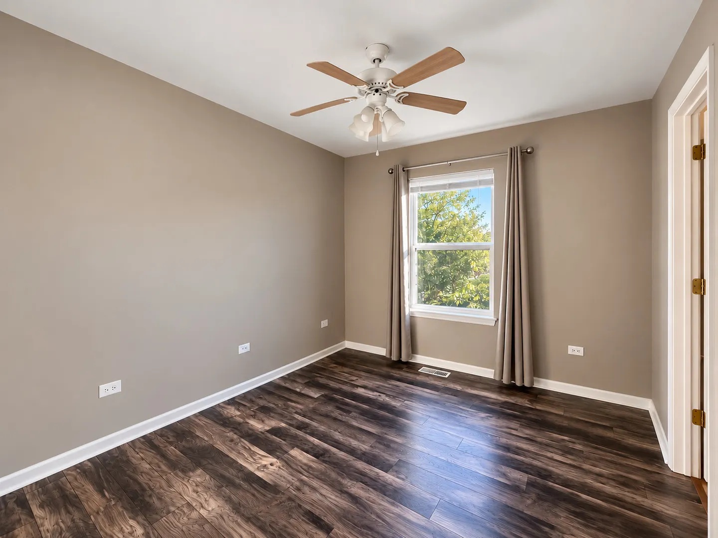 2100 Sunrise Circle IL