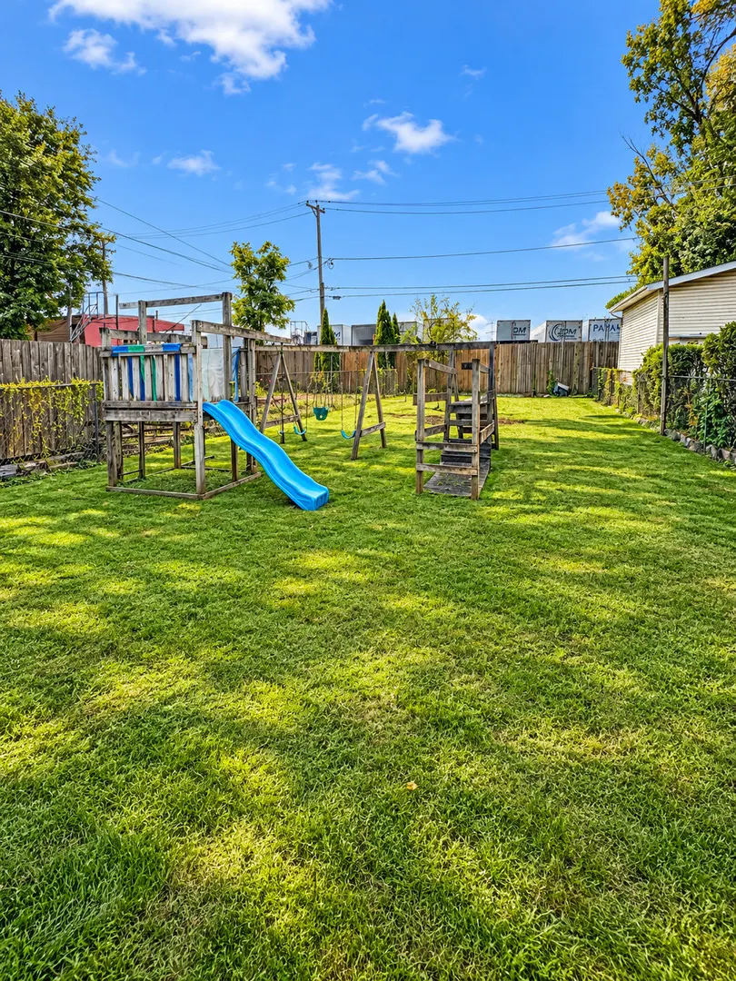 8045 46th Street IL