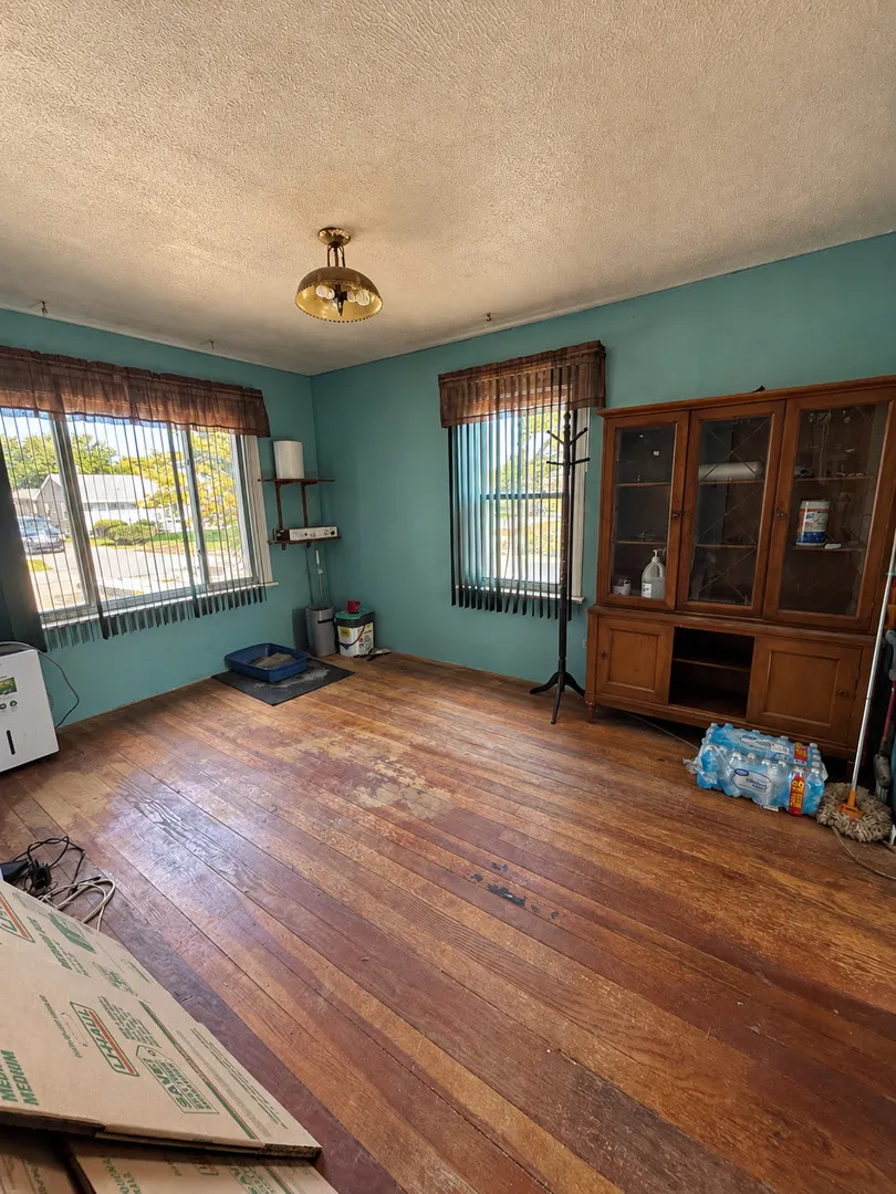 8045 46th Street IL