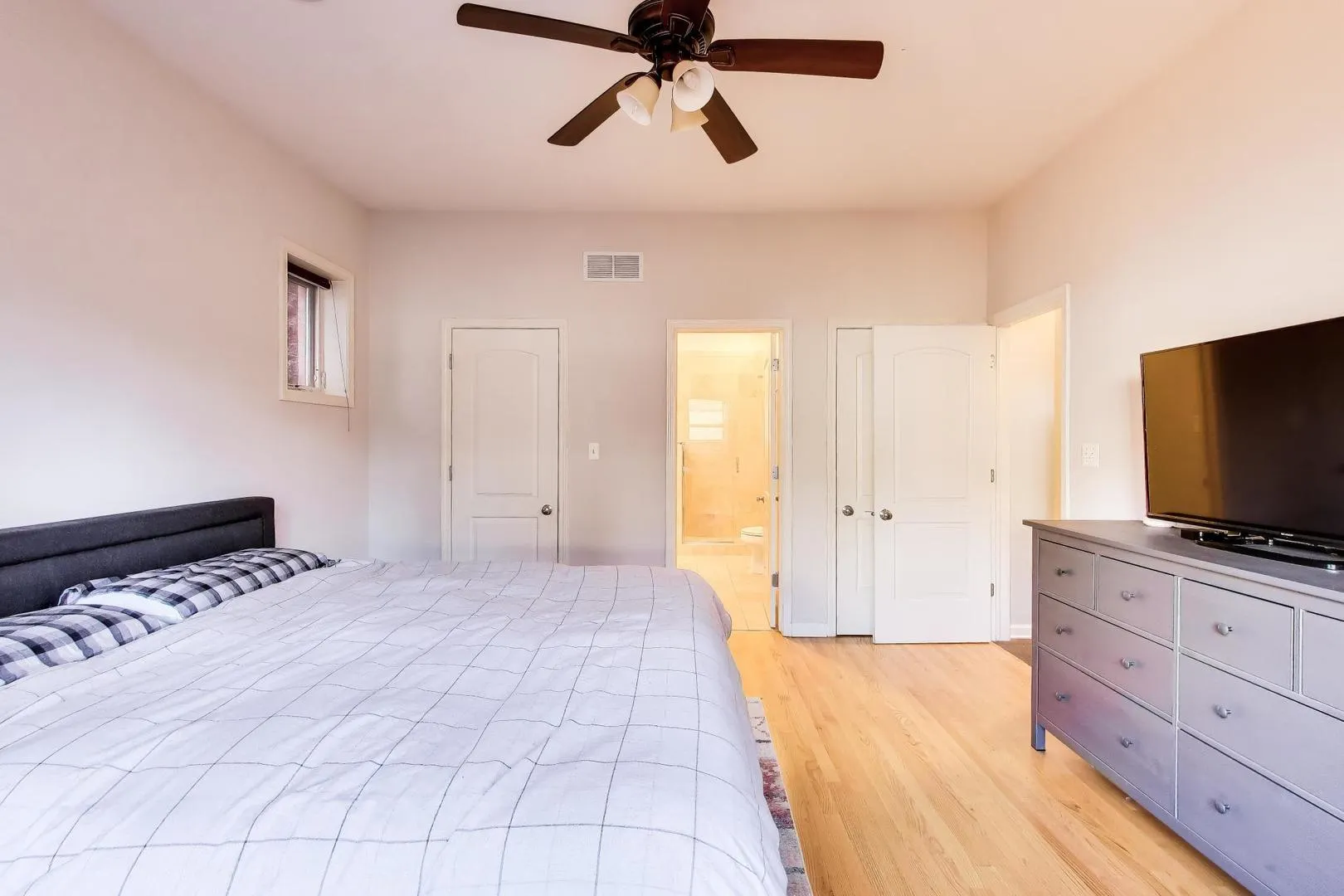 2622 N Mildred Avenue IL #1