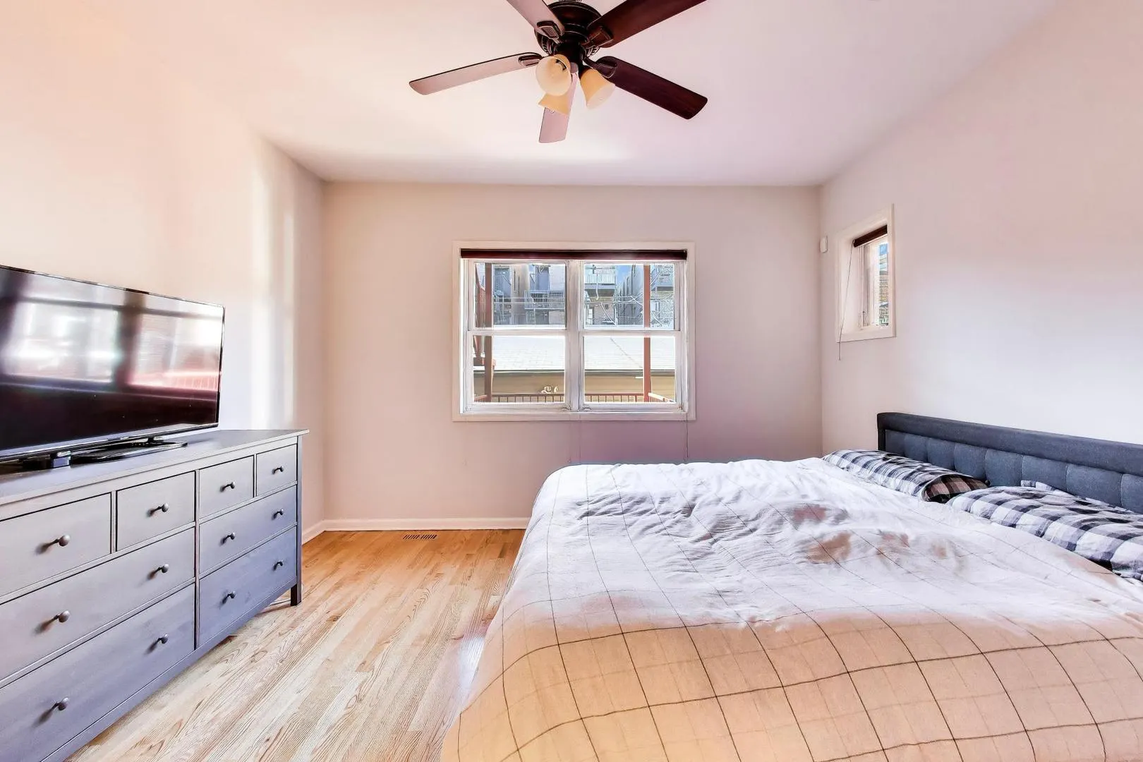 2622 N Mildred Avenue IL #1
