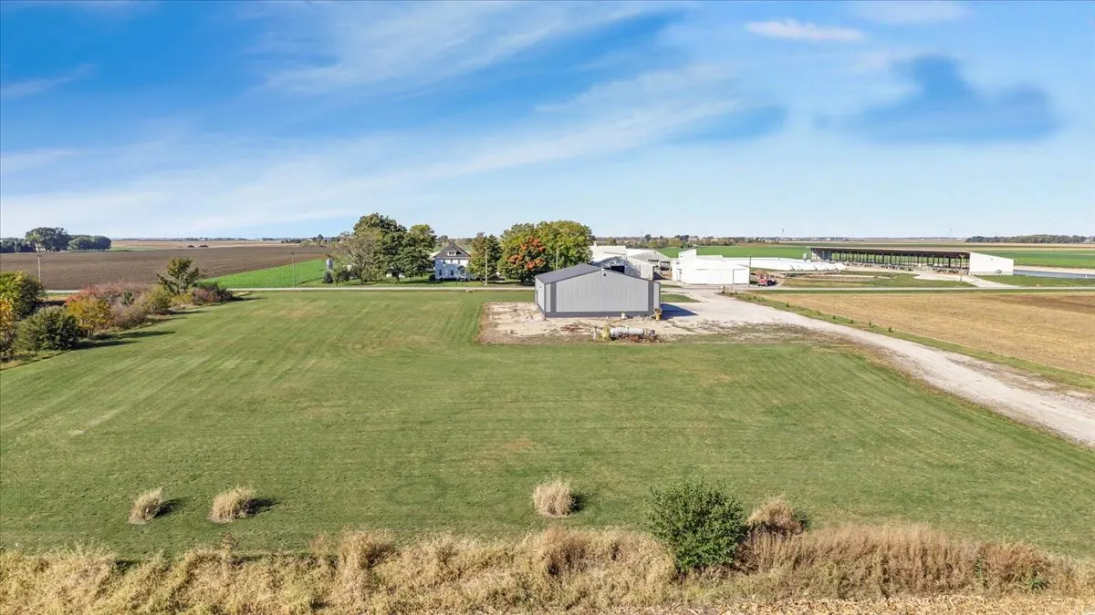 11242 N 1800 Road E IL