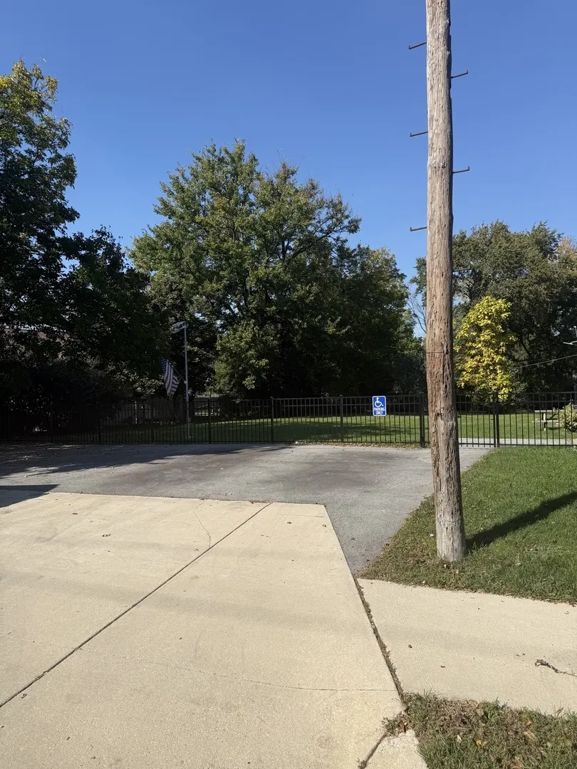 302 W Naperville Road IL