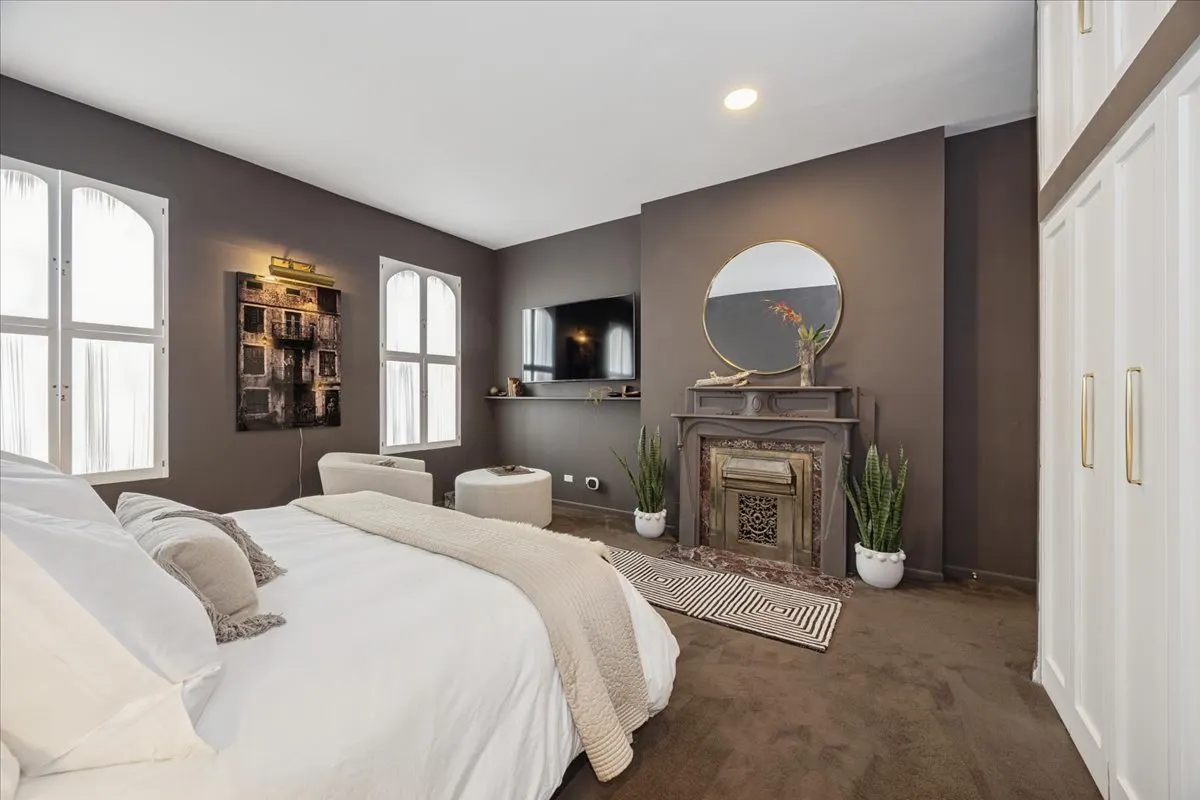78 E Elm Street IL #3