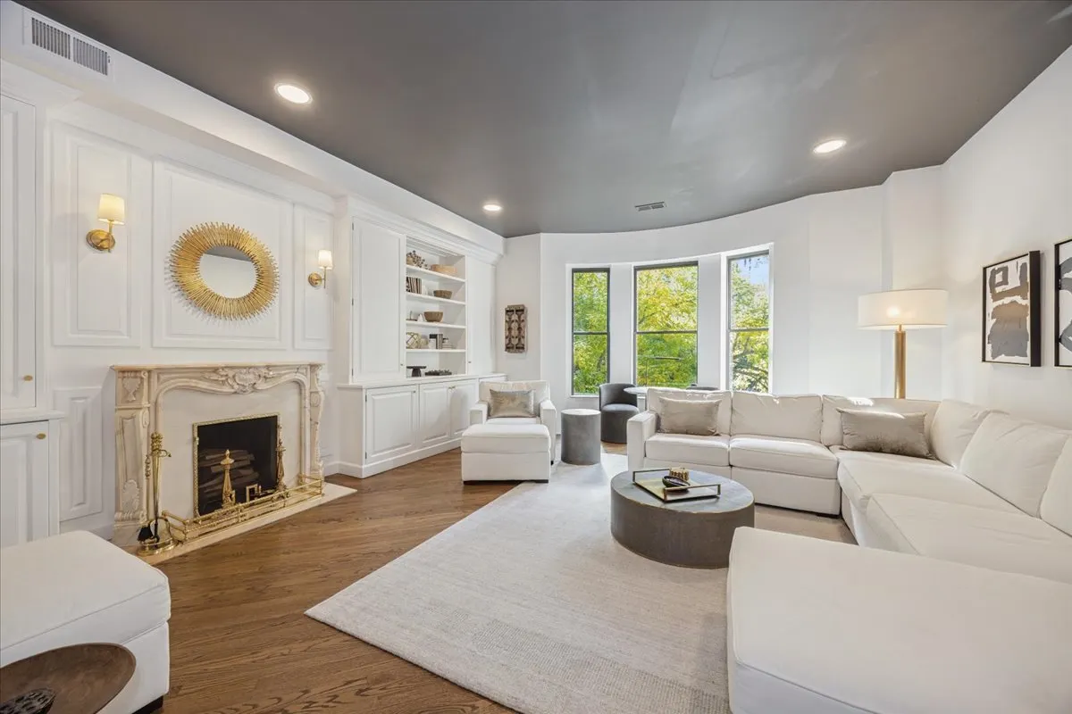 78 E Elm Street IL #3