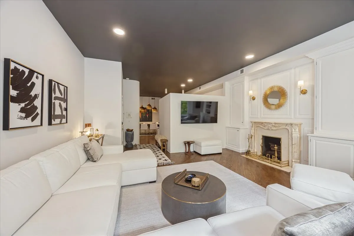 78 E Elm Street IL #3