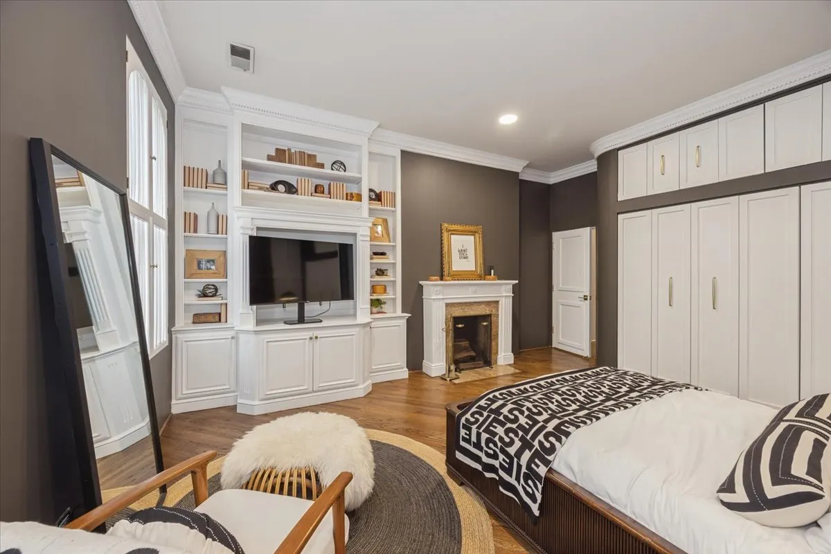 78 E Elm Street IL #3